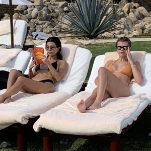 Kourtney Kardashian, son ex-compagnon Scott Disick, leurs enfants Mason, Penelope et Reign et la petite amie de Scott, Sofia Richie, en vacances à Cabo San Lucas, au Mexique. Le 23 décembre 2018.