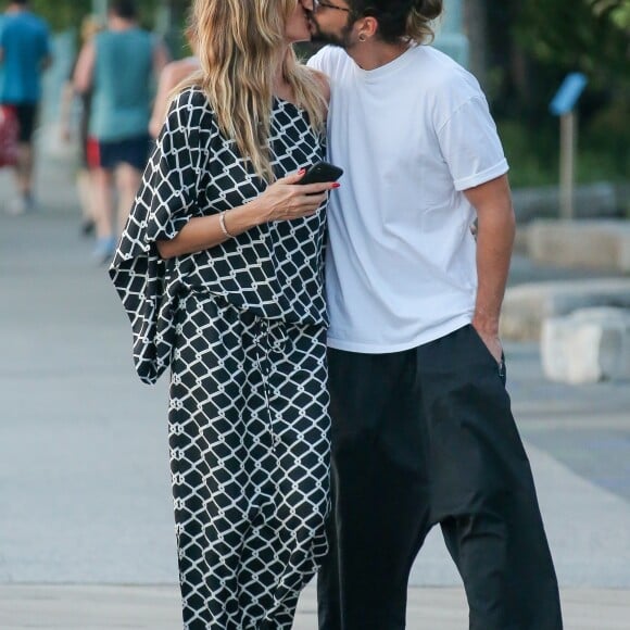 Heidi Klum et son compagnon Tom Kaulitz s'embrassent dans les rues de New York, le 2 juillet 2018