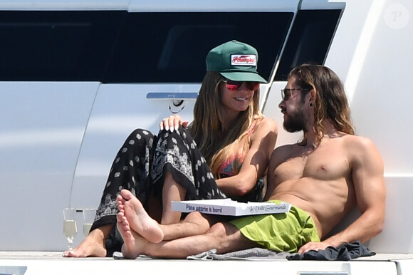 Heidi Klum et son compagnon Tom Kaulitz amoureux sur un yacht au large de Cannes en marge du 71 ème Festival International du Film de Cannes, le 19 mai 2018.