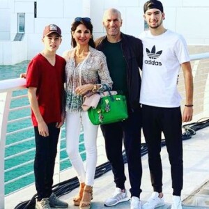 Zinédine Zidane avec sa femme Véronique et leurs fils Elyaz et Théo après leur visite du Louvre de Dubaï le 25 décembre 2018.