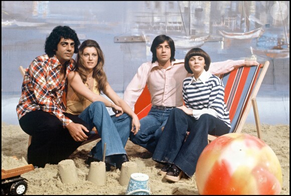 Enrico Macias, Sheila, Mireille Mathieu et Ringo sur le plateau de l'émission Numéro 1 en 1975.