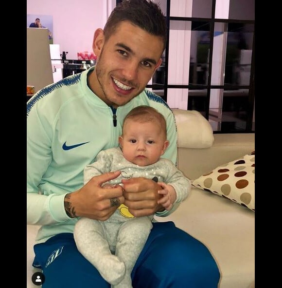 Lucas Hernandez avec son fils Martin le 5 novembre 2018.