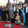 Lynda Carter entourée de Patty Jenkins, Jessica Altma, Robert A. Altman, James Altman et autres lors de l'inauguration de son étoile sur le Walk of Fame sur Hollywood Boulevard à Los Angeles, le 3 avril 2018.