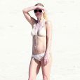  Exclusif - Gwyneth Paltrow en vacances sur la plage de Cabo San Lucas au Mexique le 17 janvier 2015. Gwyneth est avec son amie Crystal Lourd qui va fêter son anniversaire.  