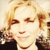 Claire Keim fait un selfie décalé pour demander la certification de son compte à Instagram. Décembre 2018.