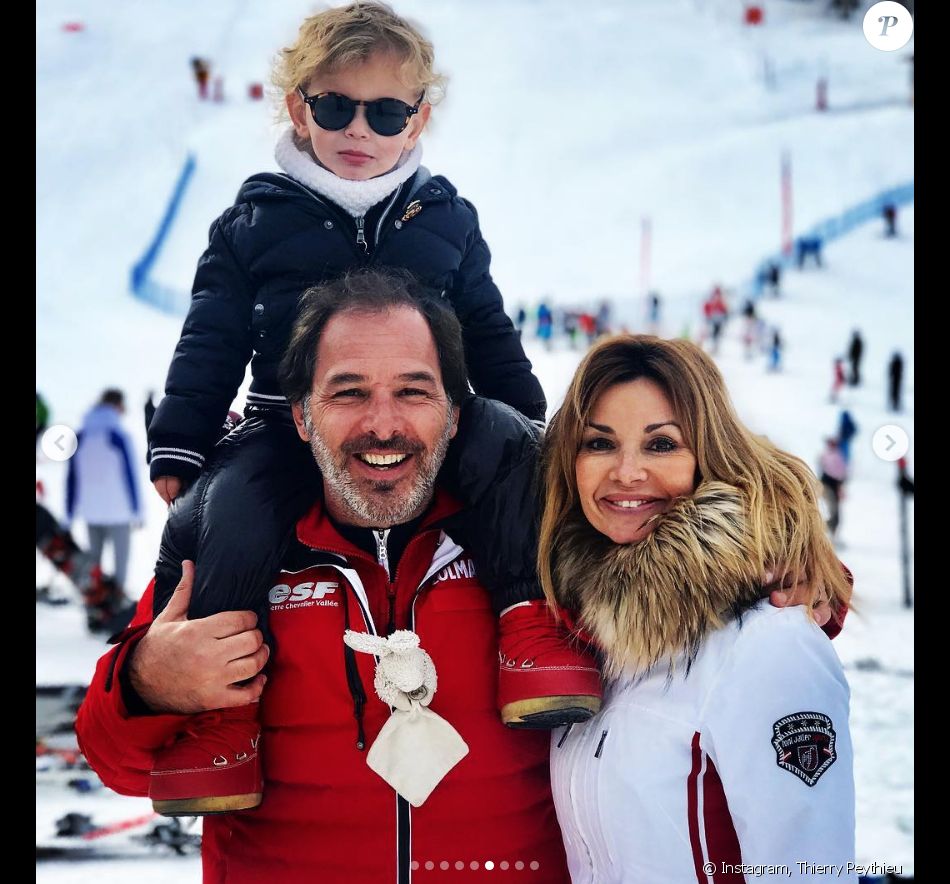 Ingrid Chauvin et Thierry Peythieu avec leurs fils Tom en vacances au ski à Serre Chevalier, le 29 décembre 2018.