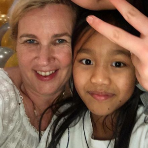 Hélène Darroze et ses filles Charlotte et Quitterie fêtent l'arrivée de 2019 au Vietnam.