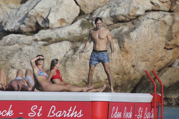 Semi-exclusif - Spencer Matthews, sa femme Vogue Williams et la nouvelle compagne de James Middleton profitent de la plage de l'hôtel Eden Rock à Saint-Barthélemy, Antilles françaises, le 2 janvier 2019.