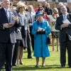 La reine Elisabeth II d'Angleterre assiste à la compétition équestre "Dubai Duty Free Springs Trial" à Newbury le lendemain de son anniversaire le 22 avril 2017.
