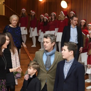 Le prince Frederik et la princesse Mary de Danemark avec leurs enfants, le prince Christian, le prince Vincent, la princesse Isabella, la princesse Josephine, lors du concert de Noël de l'Académie danoise de musique à Copenhague le 8 décembre 2018.