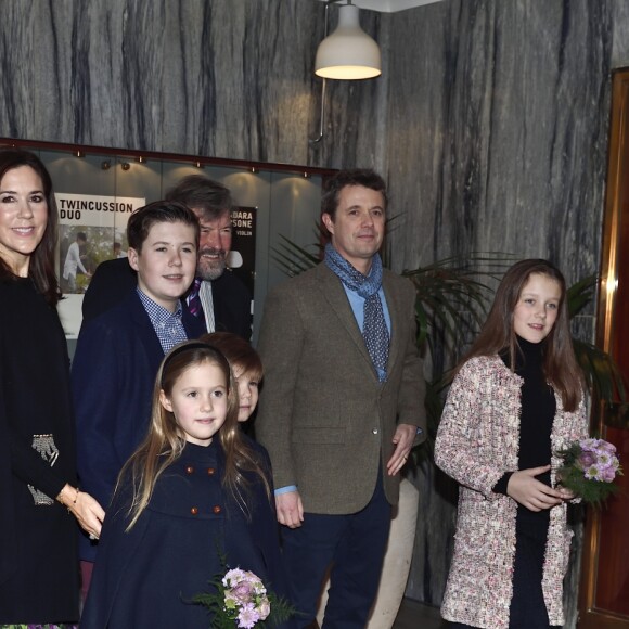 Le prince Frederik et la princesse Mary de Danemark avec leurs enfants, le prince Christian, le prince Vincent, la princesse Isabella, la princesse Josephine, lors du concert de Noël de l'Académie danoise de musique à Copenhague le 8 décembre 2018.