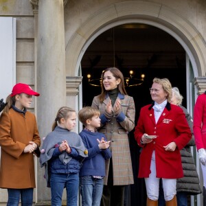 Le prince Frederik, la princesse Mary, leurs enfants le prince Christian, la princesse Isabella, le prince Vincent et la princesse Josephine de Danemark lors de la chasse Hubertus le 4 novembre 2018.