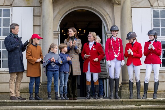 Le prince Frederik, la princesse Mary, leurs enfants le prince Christian, la princesse Isabella, le prince Vincent et la princesse Josephine de Danemark lors de la chasse Hubertus le 4 novembre 2018.