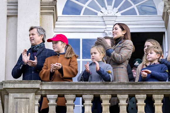 Le prince Frederik, la princesse Mary, leurs enfants le prince Christian, la princesse Isabella, le prince Vincent et la princesse Josephine de Danemark lors de la chasse Hubertus le 4 novembre 2018.