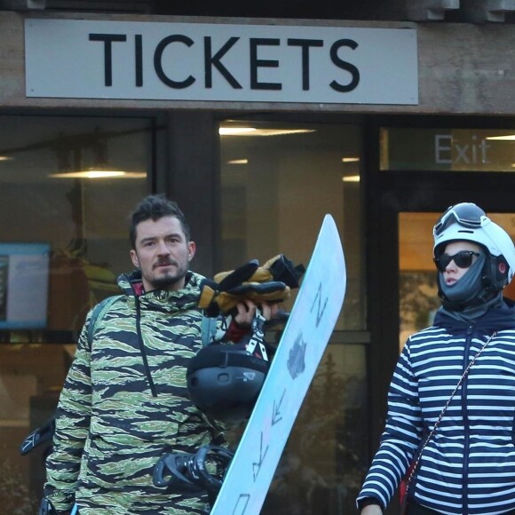Exclusif - Katy Perry et son compagnon Orlando Bloom à la sortie du Cloud Nine Alpine Bistro à Aspen, Colorado, le 30 décembre 2018.