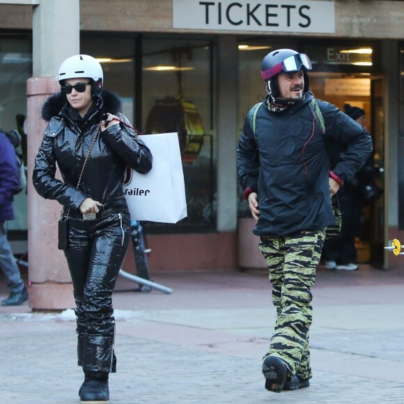 Exclusif - Orlando Bloom et sa compagne Katy Perry font du ski à Aspen, le 2 janvier 2019.