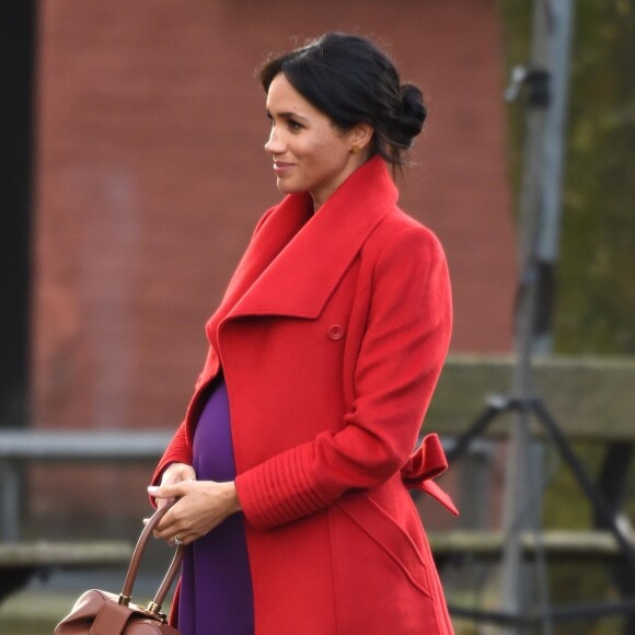 Le prince Harry, duc de Sussex, et Meghan Markle (enceinte), duchesse de Sussex, arrivent à Birkenhead, le 14 janvier 2019.