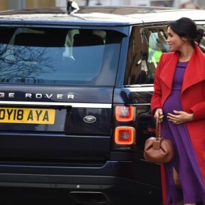 Le prince Harry, duc de Sussex, et Meghan Markle (enceinte), duchesse de Sussex, arrivent à Birkenhead, le 14 janvier 2019.