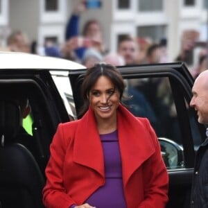 Le prince Harry, duc de Sussex, et Meghan Markle (enceinte), duchesse de Sussex, arrivent à Birkenhead, le 14 janvier 2019.