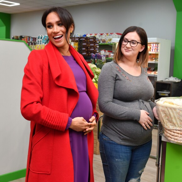 Le prince Harry et Meghan Markle (enceinte) visitent un supermarché citoyen, le "Feeding Birkenhead" à Birkenheadle 14 janvier 2019.