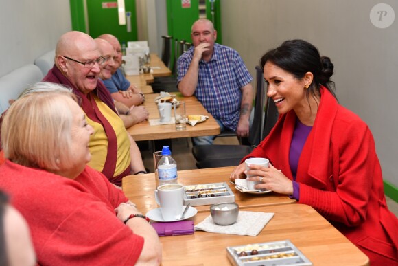 Le prince Harry et Meghan Markle (enceinte) visitent un supermarché citoyen, le "Feeding Birkenhead" à Birkenheadle 14 janvier 2019.