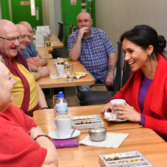 Le prince Harry et Meghan Markle (enceinte) visitent un supermarché citoyen, le "Feeding Birkenhead" à Birkenheadle 14 janvier 2019.