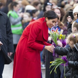 Le prince Harry, duc de Sussex, et Meghan Markle, duchesse de Sussex en visite dans la ville de Birkenhead, ici au square Hamilton, le 14 janvier 2019.