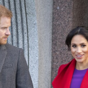 Le prince Harry, duc de Sussex, et Meghan Markle, enceinte, duchesse de Sussex en visite dans la ville de Birkenhead, ici au square Hamilton le 14 janvier 2019.