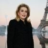Catherine Deneuve - People au défilé de mode "Saint-Laurent" PAP printemps-été 2019 au Trocadero devant la Tour Eiffel à Paris le 25 septembre 2018 © Denis Guignebourg/Bestimage
