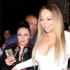 Mariah Carey et son assistante Lianna Azaria à la sortie du TAO Beauty & Essex à Hollywood, le 5 avril 2017.