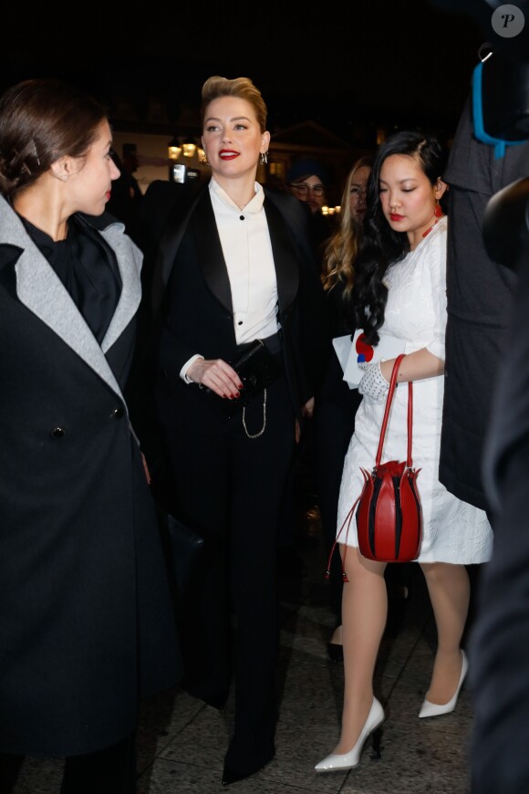 Amber Heard à l'extérieur du défilé de mode Haute-Couture printemps-été 2019 "Giorgio Armani Prive Haute Couture" à Paris. Le 22 janvier 2019 © CVS-Veeren / Bestimage