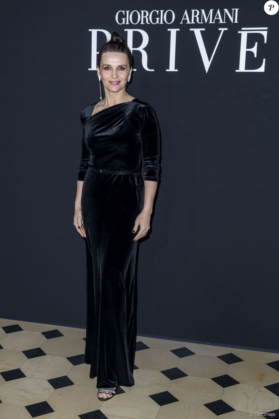 Juliette Binoche au photocall du défilé de mode Haute-Couture printemps-été  2019 Giorgio Armani Prive Haute Couture à Paris. Le 22 janvier 2019 ©  Olivier Borde - Purepeople