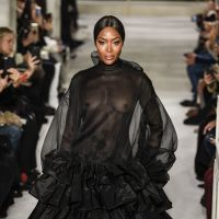 Fashion Week : Naomi Campbell, canon en transparence devant Courtney Love