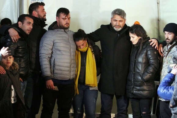 Jose Rosello et Vicky Garcia, les parents de Julen, 2 ans, désespérés le 24 janvier 2019, attendant que les secours atteignent leur fils tombé dans un puits le 13 janvier 2019 à Totalan dans le sud de l'Espagne. Après 13 jours de recherches acharnées, l'enfant a été retrouvé mort.