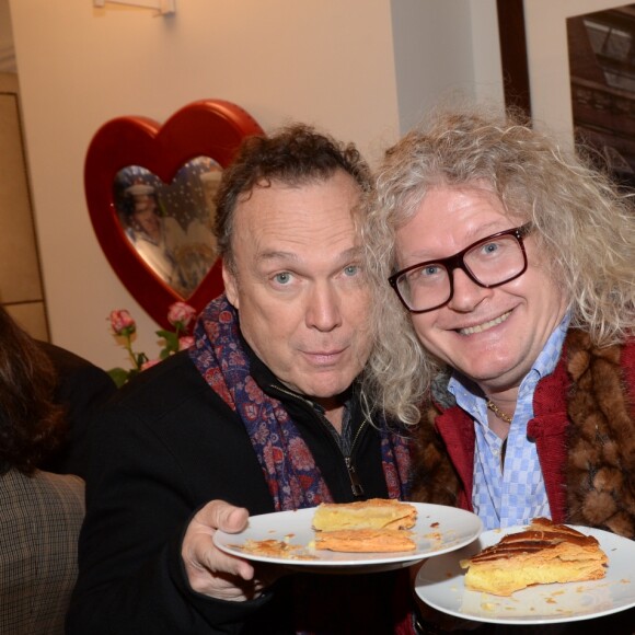 Exclusif - Julien Lepers et Pierre-Jean Chalençon - Célébration de la galette des rois dans les locaux de la Fondation Claude-Pompidou à Paris, le 28 janvier 2019. © Rachid Bellak/LMS/Bestimage