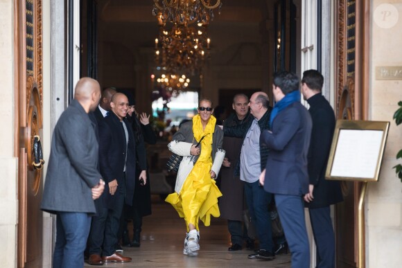 Céline Dion quitte l'hôtel de Crillon à Paris le 29 janvier 2019.