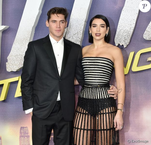 Dua Lipa et Isaac Carew à l'avant-première de "Alita: Battle Angel" à Londres, le 31 janvier 2019.