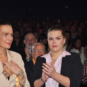 La princesse Stéphanie de Monaco, entourée de ses filles Pauline Ducruet et Camille Gottlieb durant la 3ème soirée du 43ème Festival International du Cirque de Monte Carlo sous le chapiteau de Fontvieille à Monaco le 19 janvier 2019. Le Festival se déroule jusqu'au 27 janvier. © Bruno Bebert / pool / Bestimage