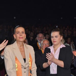 La princesse Stéphanie de Monaco, entourée de ses filles Pauline Ducruet et Camille Gottlieb et Robert Hossein avec sa femme Candice Patou durant la 3ème soirée du 43ème Festival International du Cirque de Monte Carlo sous le chapiteau de Fontvieille à Monaco le 19 janvier 2019. Le Festival se déroule jusqu'au 27 janvier. © Bruno Bebert / pool / Bestimage