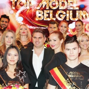 Jeremy Urbain, Laura Messia, Adriana Karembeu, Virginie Claes et les lauréats - Le final - Les lauréats sur scène lors de la 15ème édition de "Top Model Belgium" au Lido à Paris, le 3 février 2019. © Philippe Doignon / Denis Guignebourg / Bestimage