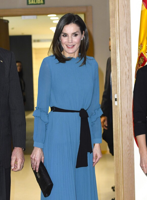 La reine Letizia d'Espagne (robe Zara) lors de la remise des bourses de la Fondation Iberdrola à Madrid le 31 janvier 2019.
