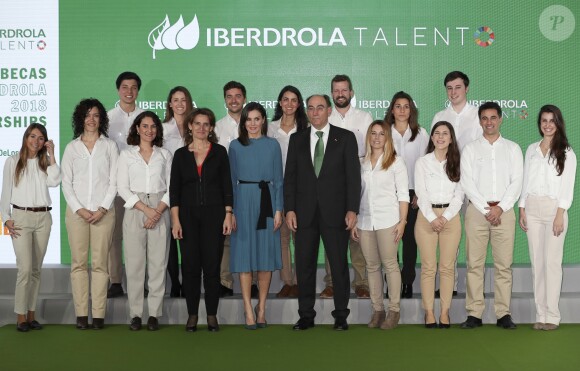 La reine Letizia d'Espagne (robe Zara) lors de la remise des bourses de la Fondation Iberdrola à Madrid le 31 janvier 2019.