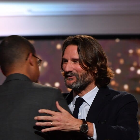Exclusif - Frédéric Beigbeder et David Diop (Globe de Cristal du Meilleur Roman ou Essai) lors de la 14ème cérémonie des Globes de Cristal, à la salle Wagram à Paris, le 4 février 2019. © Rachid Bellak/Bestimage