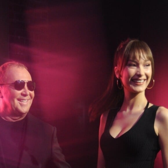 Bella Hadid et Michael Kors lors de la soirée "Michael Kors x Bella Hadid Immersive Experience" dans le quartier de SoHo à New York, le 5 février 2019.