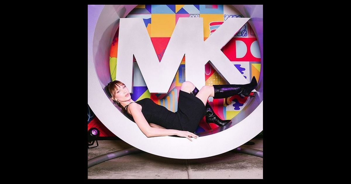 Bella Hadid assiste à la soirée Michael Kors x Bella Hadid Immersive