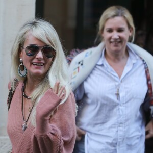 Laeticia Hallyday, Sébastien Farran, Isabelle Camus ont déjeuné ensemble au restaurant Joia de Hélène Darroze à Paris. Le 8 octobre 2018.