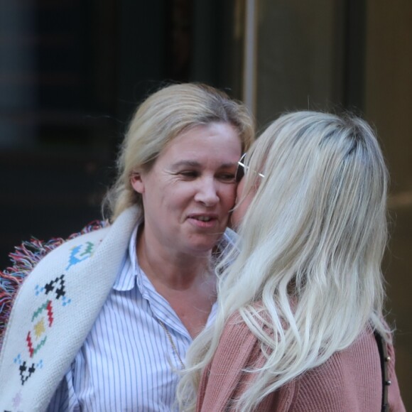 Laeticia Hallyday, Sébastien Farran, Isabelle Camus ont déjeuné ensemble au restaurant Joia de Hélène Darroze à Paris. Le 8 octobre 2018.