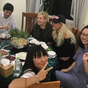 Laeticia Hallyday au Vietnam avec ses filles Jade et Joy, Hélène Darroze et ses filles Charlotte et Quiterie. Photo publiée sur Instagram le 21 décembre 2018.