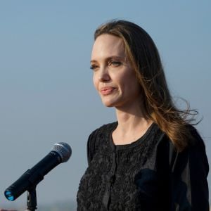 Angelina Jolie parle lors d'une conférence de presse de l'UNHCR au Bangladesh le 5 février 2019