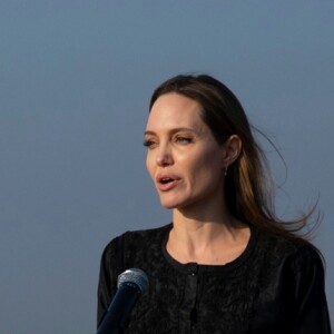 Angelina Jolie parle lors d'une conférence de presse de l'UNHCR au Bangladesh le 5 février 2019